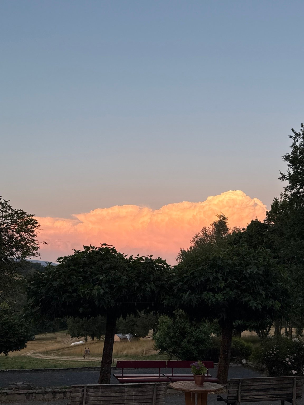 Avondlucht boven Aimée Porcher